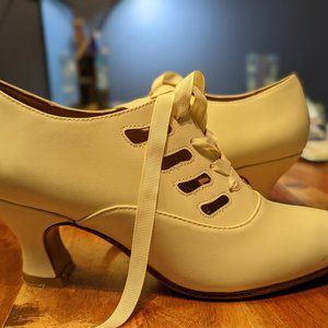 American duchess heels 7.5